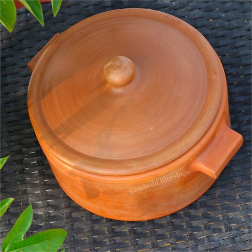 Swadeshi Blessings Exclusive Range Unglazed Clay Hot Case/ Earthen Kadai/ Clay hot case For Serving with Lid, 2.8Liters (With Natural White Firing Shade &amp; Mirror Shine) + FREE ASH For Cleaning