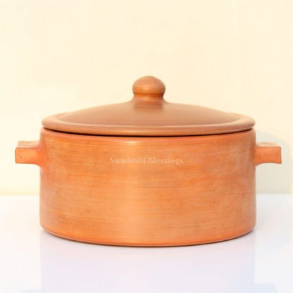 Swadeshi Blessings Exclusive Range Unglazed Clay Hot Case/ Earthen Kadai/ Clay hot case For Serving with Lid, 2.8Liters (With Natural White Firing Shade &amp; Mirror Shine) + FREE ASH For Cleaning