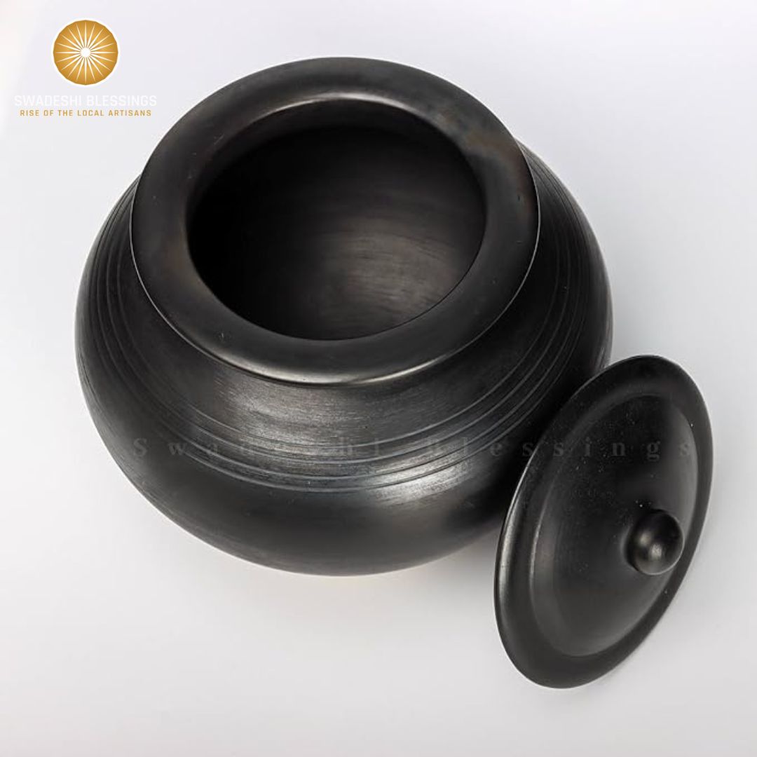 Swadeshi Blessings Unglazed Black Clay Handi/Clay Pot for Cooking &amp; Serving with Lid/Indian Biryani Clay Cookware/Earthenware Large/Earthen Kadai(with Natural Mirror Shine) +Free ASH for Cleaning (4L)